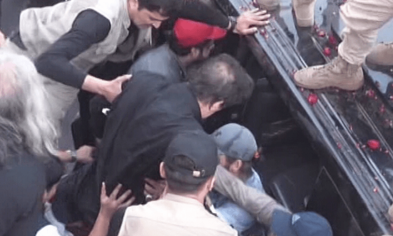 पाकिस्तानका पूर्वप्रधानमन्त्री इमरान खानमाथि गोली प्रहार