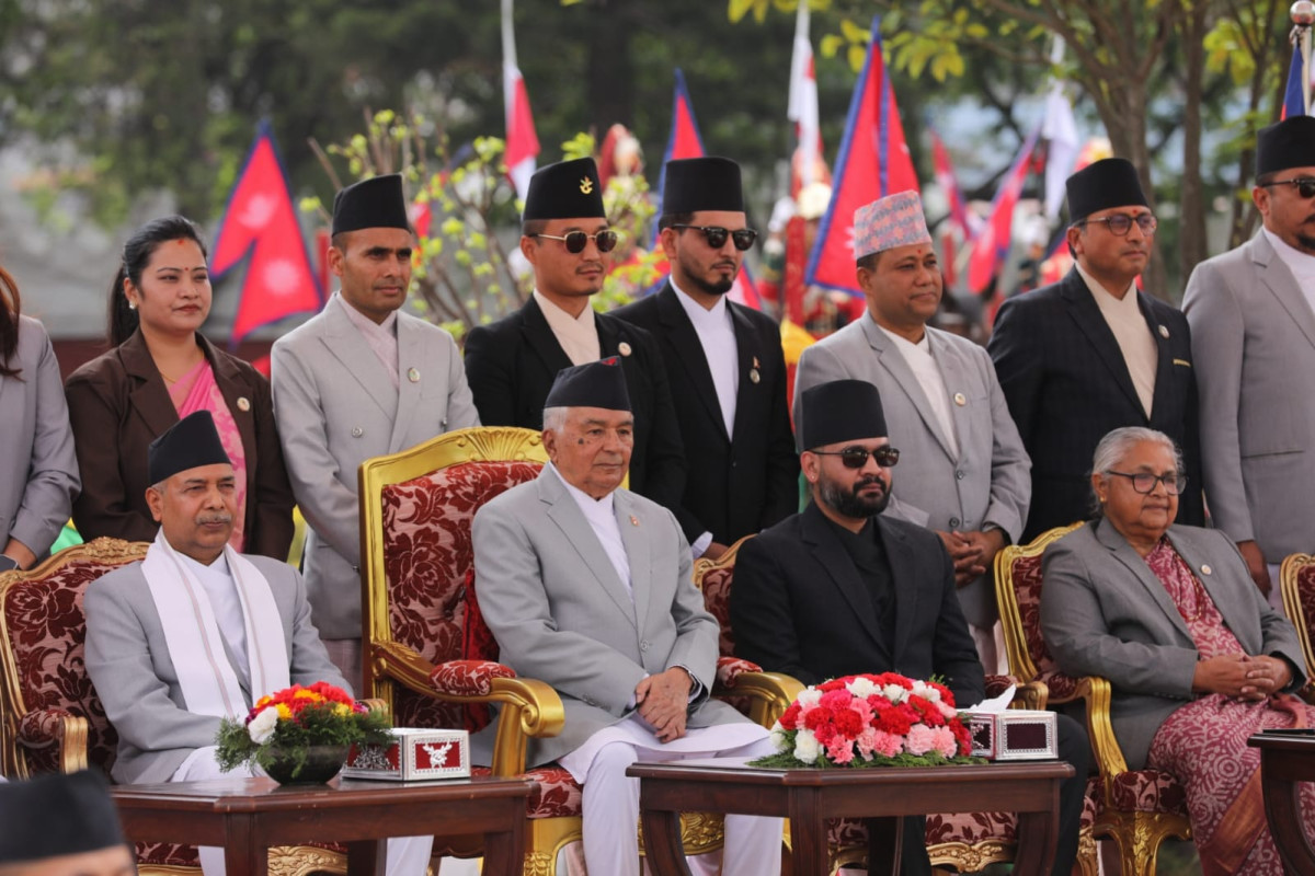 प्रधानमन्त्री र मन्त्रीहरुको शपथ ग्रहण (तस्बिरहरु)