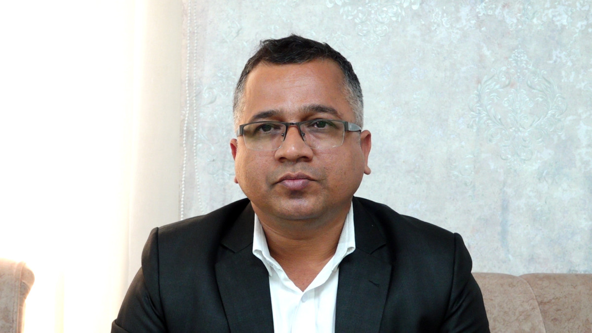 चिकित्सकलाई पनि हप्तामा दुई दिन बिदा चाहिन्छ, सरकारको ‘पेल्ने’ नीति मान्दैनौँः डा. बद्री रिजाल