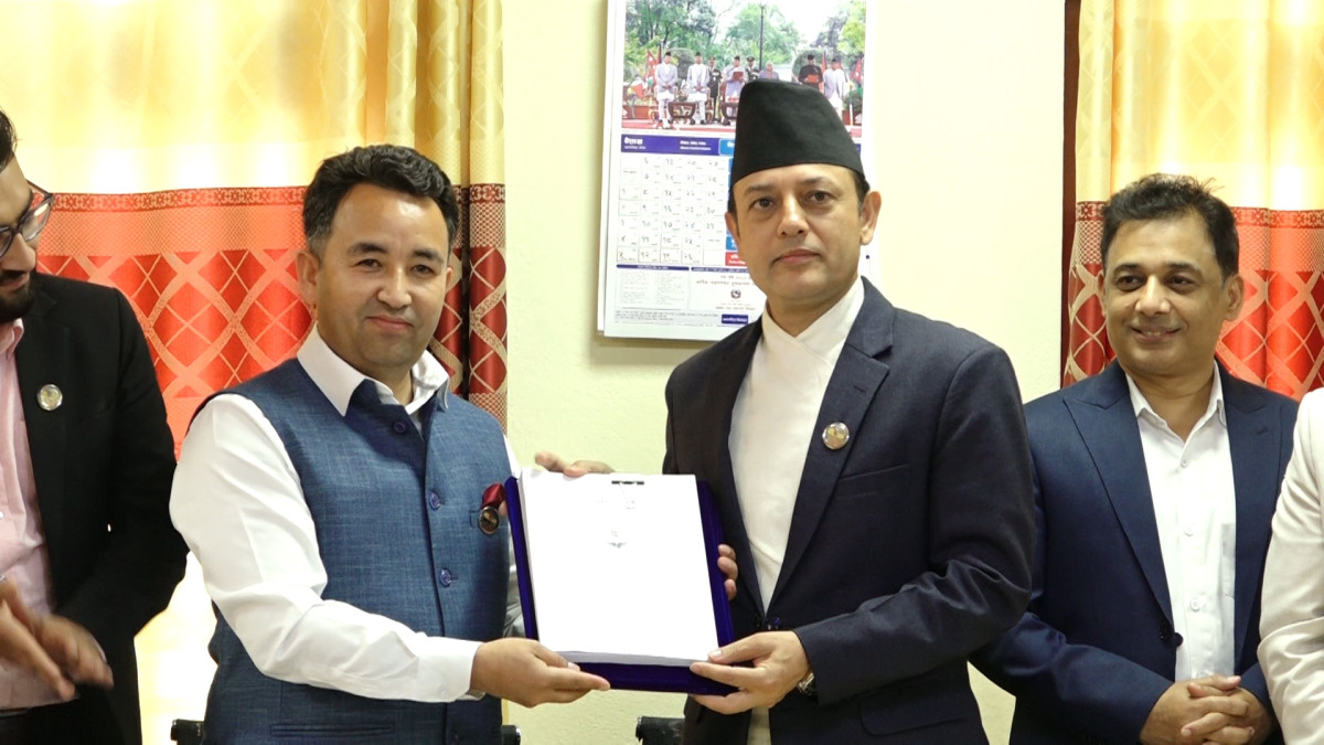 प्रतिनिधि सभा नियमावली मस्यौदा समितिद्वारा सभामुखसमक्ष प्रतिवेदन पेश