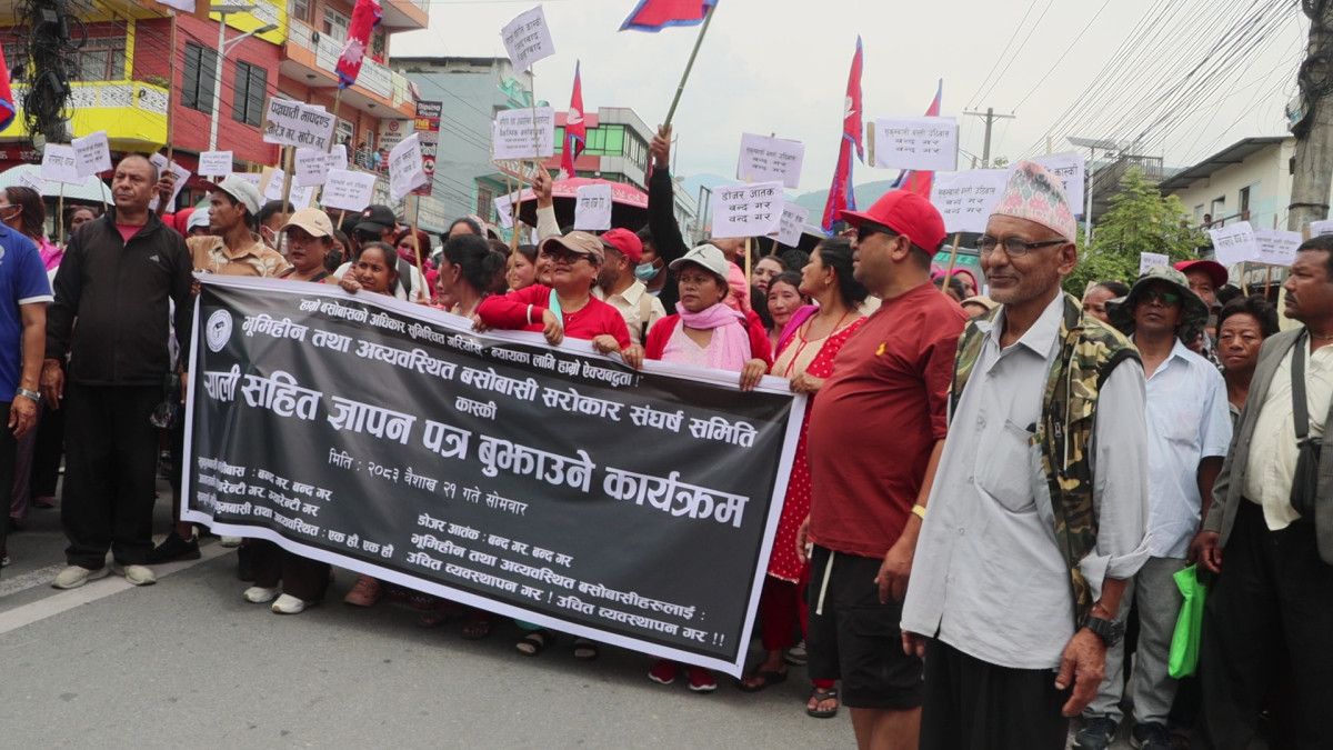 झुटो बोल्न आउँदैन, अर्को चोटि भोट पाउँदैन भन्दै भूमिहीन तथा अव्यवस्थित बसोवासीको प्रदर्शन
